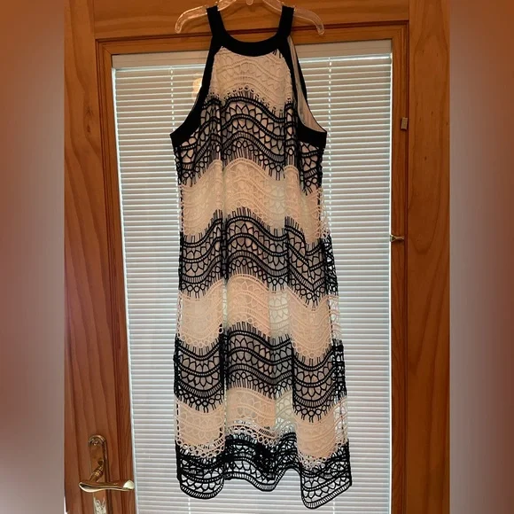 Black and White Wavy a line Dress Dora Landa Size Medium